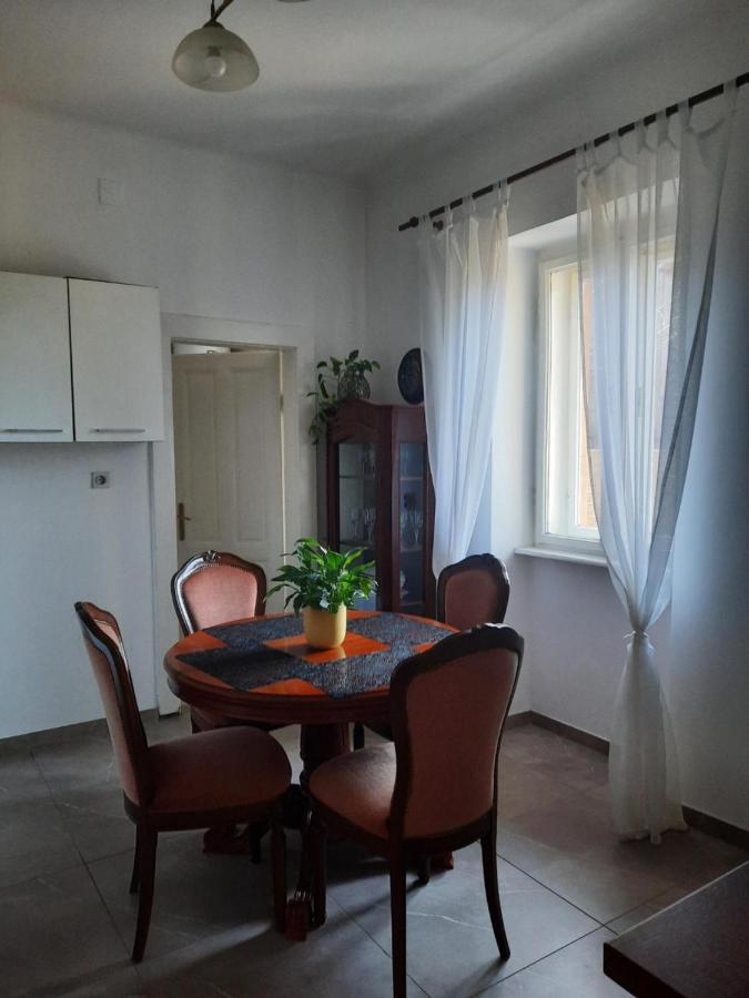 Apartman Soda Ogulin Exterior foto